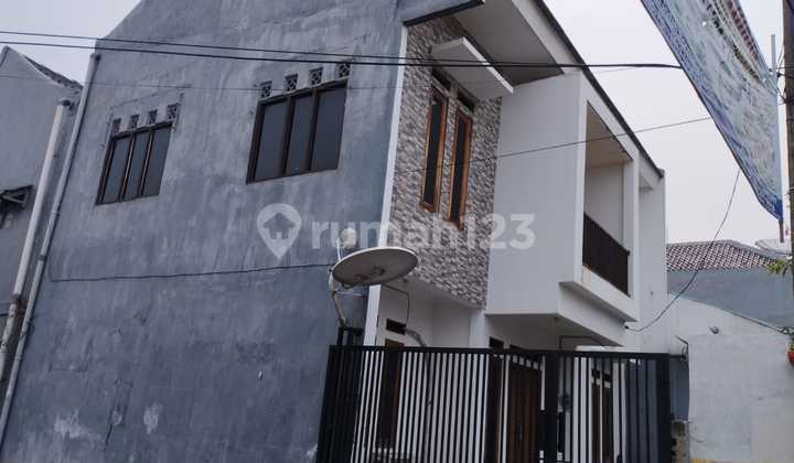 Disewakan Rumah 2 Lantai di Pejuang Jaya Bekasi  2