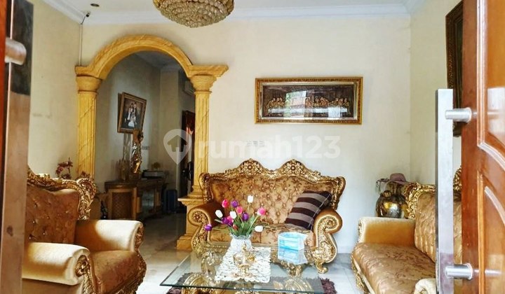 Jual Rumah Mewah 2,5 Lantai Ada Kolamrenang Dekat Tol Becakayu 2