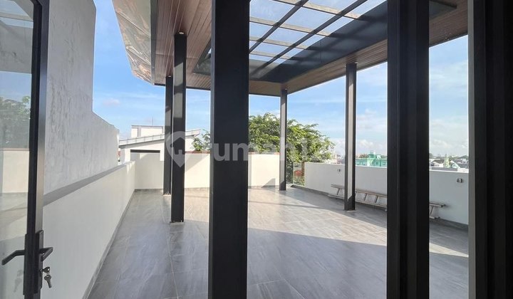 For Sale: 5-Story Boarding House, 43 Rooms, Elevator in Salemba, Central Jakarta 2