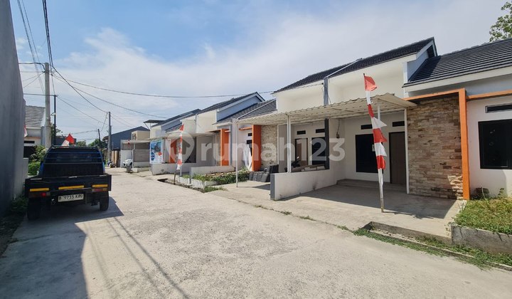 Dijual Rumah Siap Huni Dekat Sumarecon & Stasiun Bekasi Dijual Rumah Siap Huni Dekat Sumarecon & Stasiun Bekasi