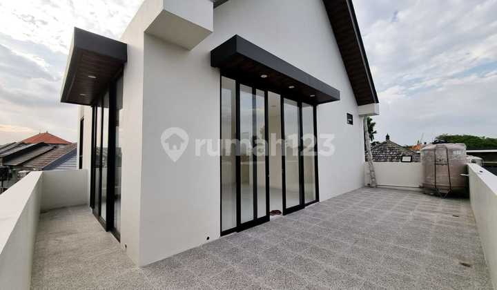 Luxury 3-Story Family-Friendly House Near Tourist Attractions Luxury 3-Story Family-Friendly House Near Tourist Attractions