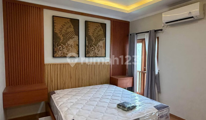 2-Story House in a Residential Area with Private Pool 2-Story House in a Residential Area with Private Pool