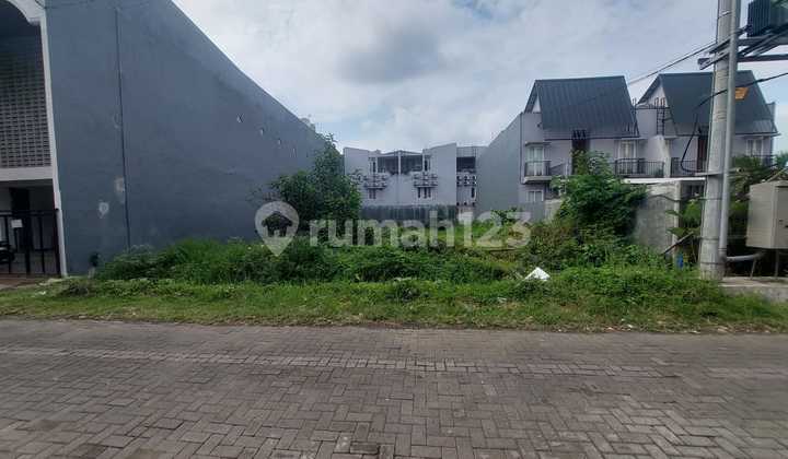 Kost Land at Siguragura Dam Near Brawijaya Campus and Matos Kost Land at Siguragura Dam Near Brawijaya Campus and Matos