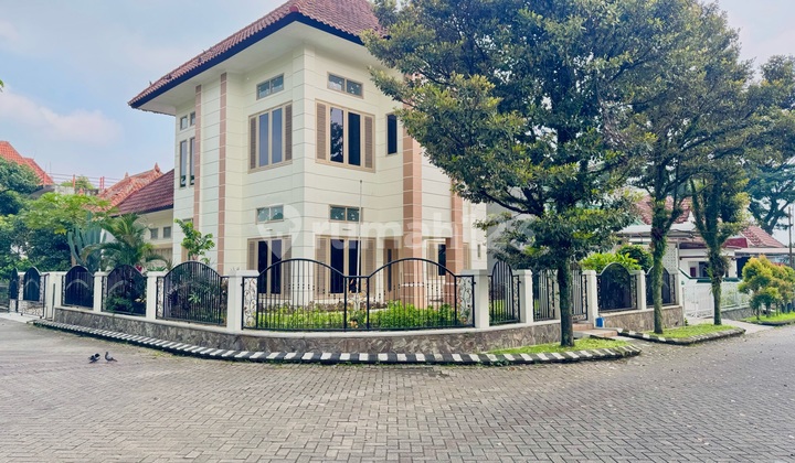 Rumah Hook Di Boulevard Permata Jingga Suhat Luas 350 
