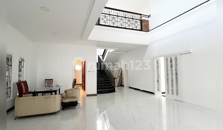MULYOSARI PRIMA Fully Renovated New House, Strategic Location, with Spacious Parking for 6 Cars, Generator, and Jacuzzi. (Accessible from Mulyosari Mas Street) 2