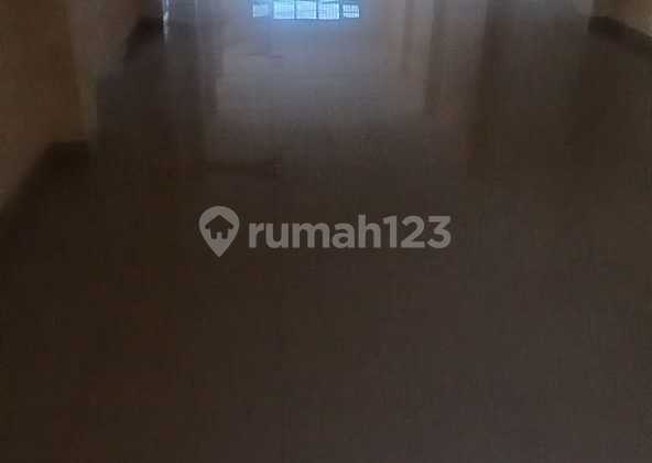 Disewakan Ruko Strategis, Luas, dan Siap Langsung Digunakan di Kawasan Jatinegara, Jakarta Timur. Bangunan Baru Selesai Renovasi Total, Cocok untuk Berbagai Jenis Usaha. 3,5 Lantai 2