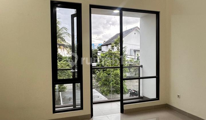For Sale Ready-to-Live House in Pekayon Raya, A Step Away from Grand Galaxy Bekasi 2