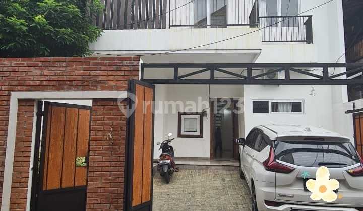 Dijual Rumah Luas 3 Lantai + Rooftopandara - Jagakarsa, Jakarta Selatan
