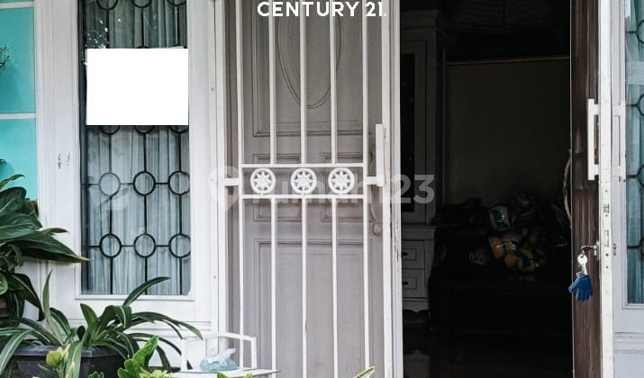 Nice Semi-Furnished House in the Beverly Cluster, Lippo Cikarang