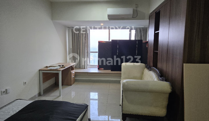 Orange County  Tower Irvine No 2922 Studio FF 2