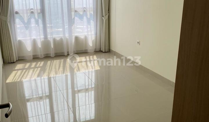 Apartment Orange County 3 BR Siap Huni Semi Furnished 2