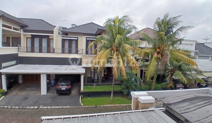 Rumah Klasik dan Premium 2 Lantai di Purisriwedari Cibubur
