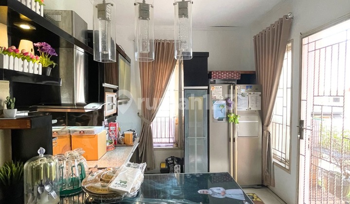 Rumah Hook 2.5 Lantai Di Legenda Wisata 2