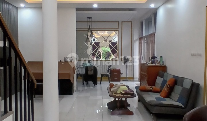 Rumah Full Furnish di Hoek 2 Lantai 2