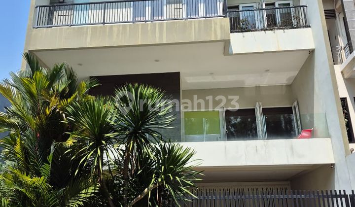 Rumah Hunian Mewah, Nyaman, Asri, Dalam Komplek dengan Penjagaan 24 Jam