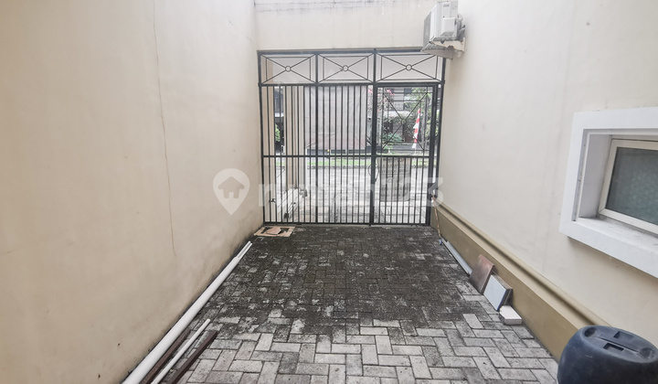 Luxury House on Jl. Lippo Cikarang main road, close to Dian Harapan School, Tunas Bangsa, Caris Global, EJIP Area, Delta Silicon, Jababeka. Luxury House on Jl. Lippo Cikarang main road, close to Dian Harapan School, Tunas Bangsa, Caris Global, EJIP Area, Delta Silicon, Jababeka.