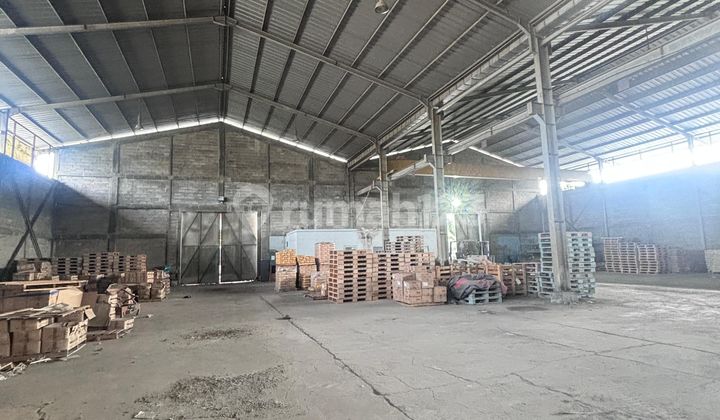 Land for Sale 5582M Including Warehouse and 2-Storey Office Near Cakung Toll Road