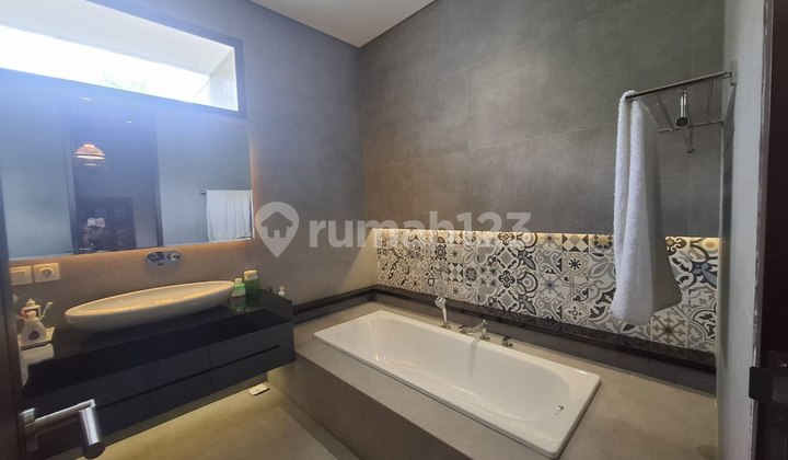 Dijual Rumah Luxury Setraduta Kota Bandung Dijual Rumah Luxury Setraduta Kota Bandung
