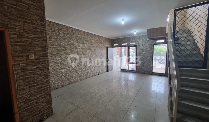 House and Business Space for Rent in Ciganitri, Bandung