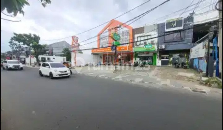 For Sale 2.5 Story Shophouse in Pandu Raya - Busy and Strategic Location