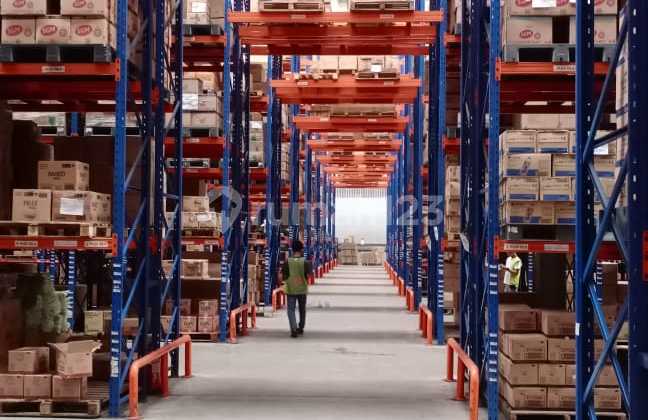 Di Sewakan Gudang dan Kantor Stand Alone Pulo Gadung, Loading Dock High Ceiling, dan Free Racking bisa di Pakai