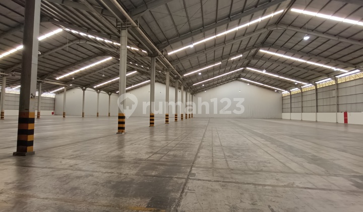 Di Sewakan Gudang Delta Silicon , Lippo Cikarang Ada Loading Dock