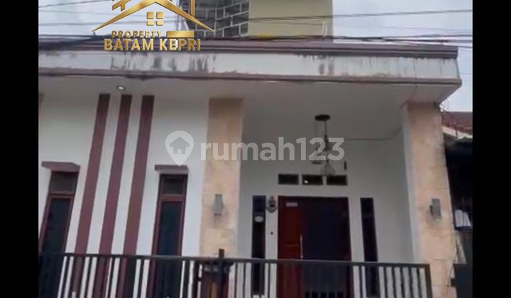 Rumah Cantik 3 Lantai 1