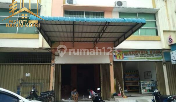 2-Story Shophouse in a Strategic Location, Bustling with Residents and Companies 2-Story Shophouse in a Strategic Location, Bustling with Residents and Companies