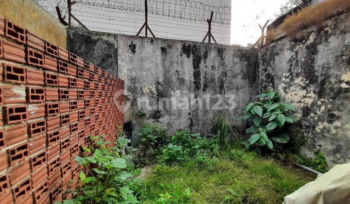 House in Tajur by the Road with SHM 2