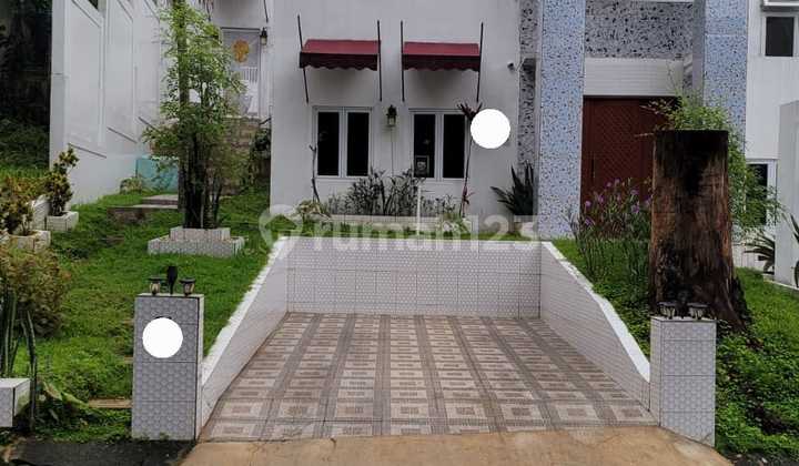 Rumah Mewah Dengan Kolam Renang Di Sentul City. Siap Huni. Shm