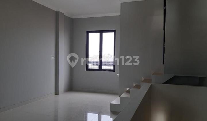 Gading Serpong House (Land Area/Building Area 108/250 m²)