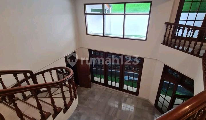 Disewa Rumah Bagus Besar di Kebayoran Baru Jakarta Selatan