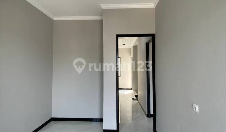 Di Jual Rumah Dua Lantai Dekat dengan Alun Alun Kota Depok 2