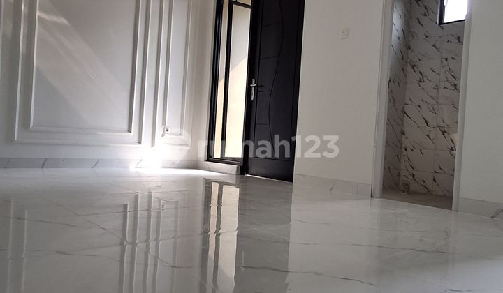 Rumah Dua Lantai Over Kredit Lokasi Dekat Stasiun Kereta Depok 2