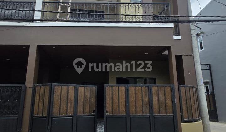 Rumah Dua Lantai Over Kredit Lokasi Dekat Stasiun Kereta Depok Rumah Dua Lantai Over Kredit Lokasi Dekat Stasiun Kereta Depok