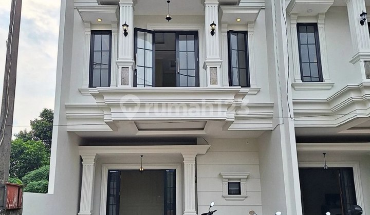 Rumah Dua Lantai Lokasi Dekat Kampus Universitas Indonesia