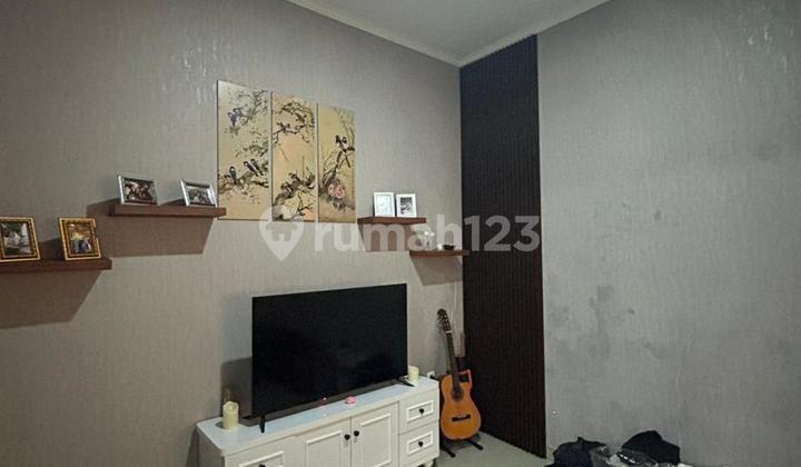 Over Kredit Rumah Dua Lantai Lokasi Dekat Alun Alun Depok 2