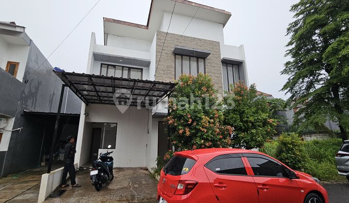 Take Over 2-Story House Located on Jln Kalimulya