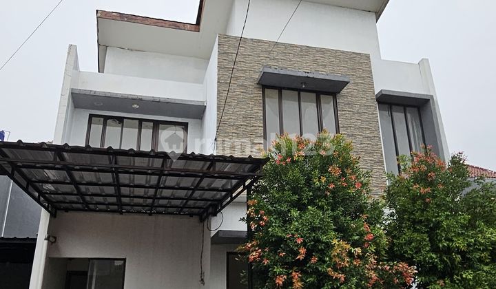 Take Over 2-Story House Located on Jln Kalimulya