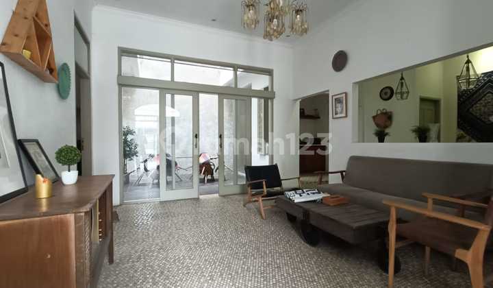 Rumah Murah 2 Lantai Full Furnished Homy SHM Sayap Gatot Subroto