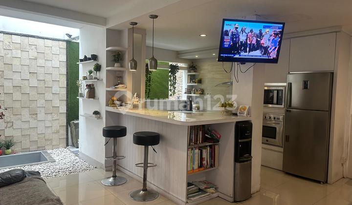 Rumah Murah 3 Lantai Semi Furnished SHM di Komplek Cikutra Baru