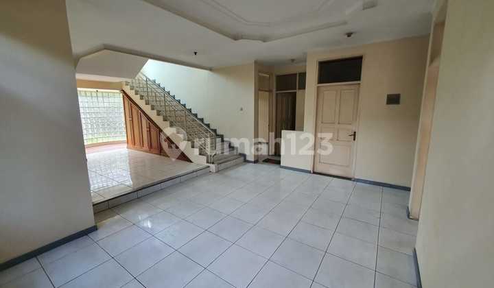 Rumah Murah 2 Lantai Posisi Hook Bagus Shm Komplek Taman Surya 