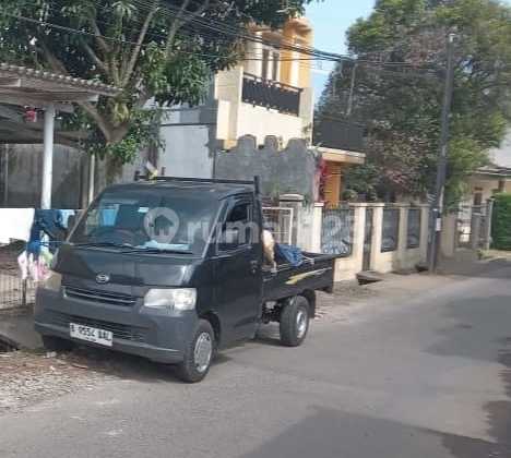 A Comfortable and Ready-to-Live House in Caringin