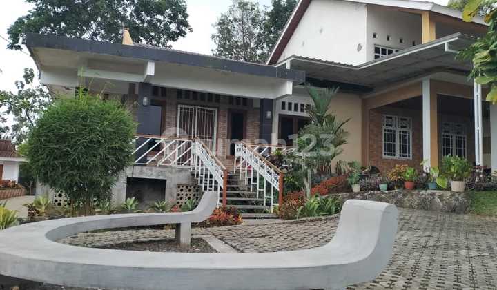 Ready-to-Occupy Villa with Mount Salak View Ready-to-Occupy Villa with Mount Salak View