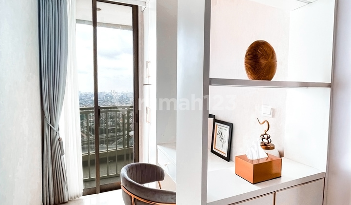 1BR Luxury Fully Furnished Apartment in Taman Anggrek Residence 2