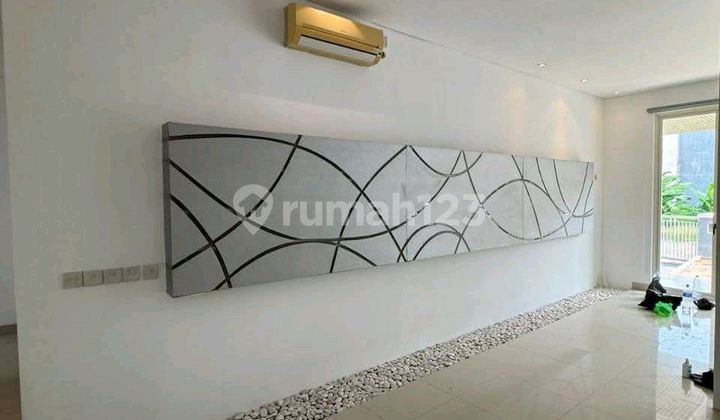 Dijual Rumah San Antonio, Pakuwon City Semi Furnished, Carport 1, Garasi 1 2