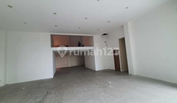 For Rent: 2.5-Story Shop House on Tubagus Ismail Main Road, Bandung 2