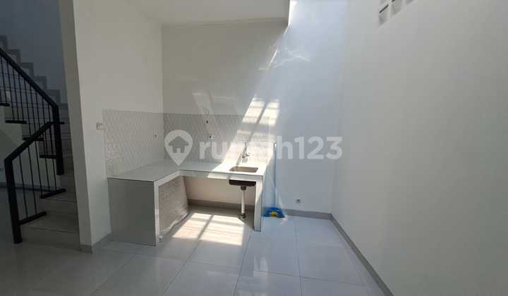 Dh-136 For Quick Sale New American Style House in Antapani Bandung 2