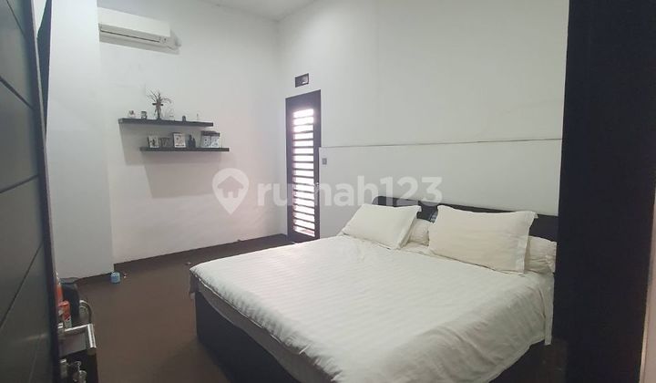 Dh-137 For Quick Sale, House in Singgasana Pradana Mekar Wangi Complex 2