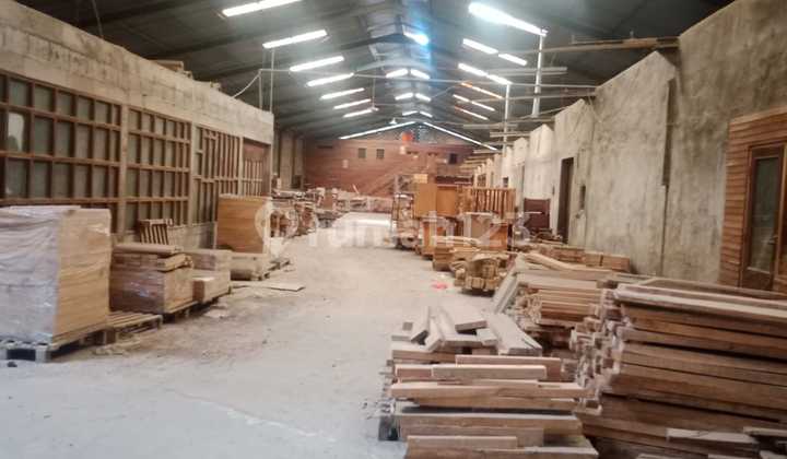 Ready-to-Use Warehouse and Office in Simongan 2